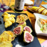 由美さんの料理 無花果の天ぷらとカマンベールチーズの天ぷらで家飲み🏮〜
